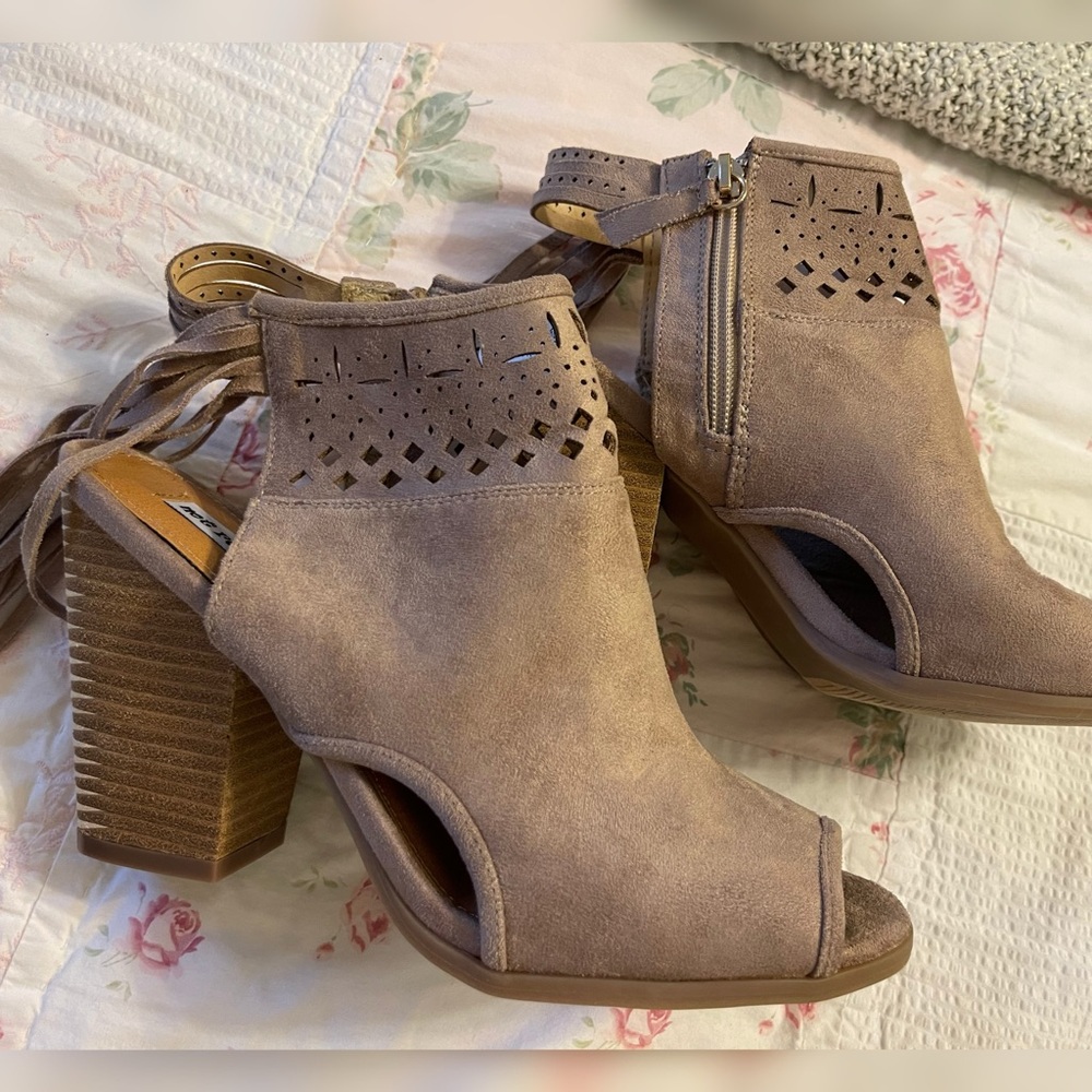 Not Rated Open Toe Tan Faux Suede Fringe Block heel Booties Sz 10 NIB